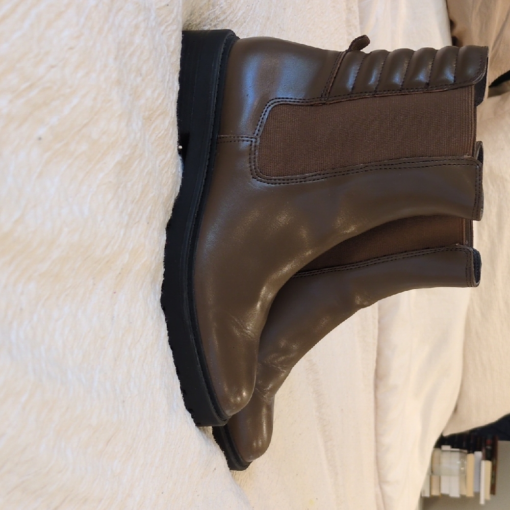 Gap Women's Size 7 Brown Chelsea Boot